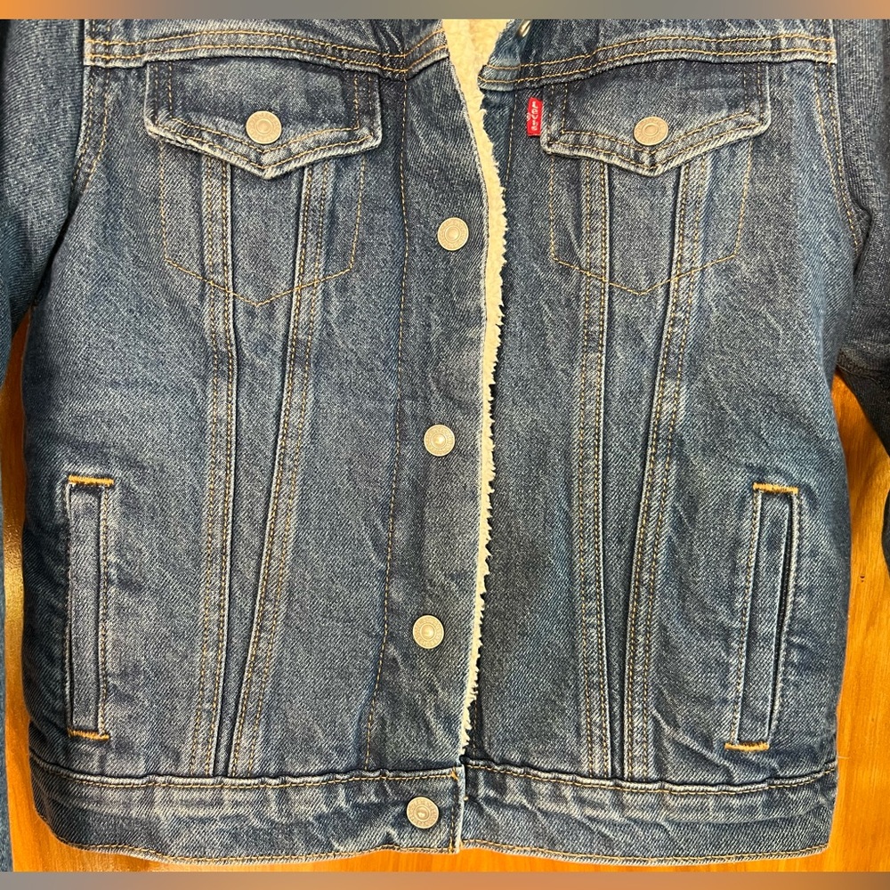 Levi's Women's Classic Blue Jean Jacket with Sherpa Lining - Picture 3 of 4